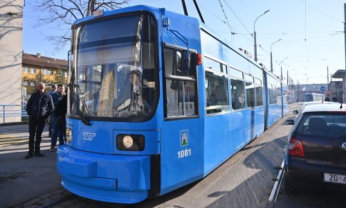 Novi tramvaj po prvi put na pruzi: Pogledajte kako je izgledala prva vožnja