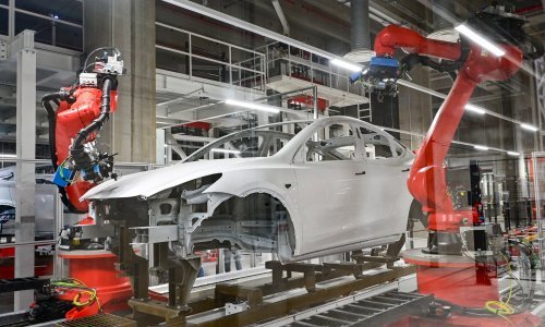 Robot ozlijedio Teslinog inženjera, jedva je pobjegao iz njegovih metalnih kandži