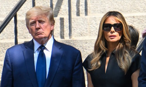 Svi se pitaju zašto Melania Trump nije bila na obiteljskoj božićnoj čestitki