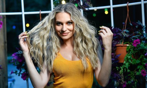 Razdragana Sonja Kovač pokazala trudnički trbuh, a i zaručnika nakon dugog vremena