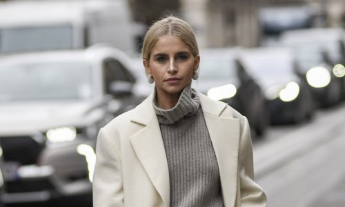 Nema do sivog džempera: Pleteni klasik u hit boji spašava baš svaku kombinaciju ove zime