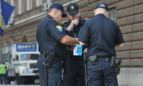 Kod američkog veleposlanstva uhićen osuđivan terorist naoružan 'do zuba'