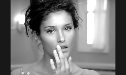 Prije gotovo 30 godina Korina Longin je očarala modni svijet, a evo kako danas izgleda