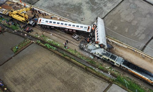 U sudaru prigradskih vlakova u Indoneziji troje poginulo, 28 ozlijeđeno