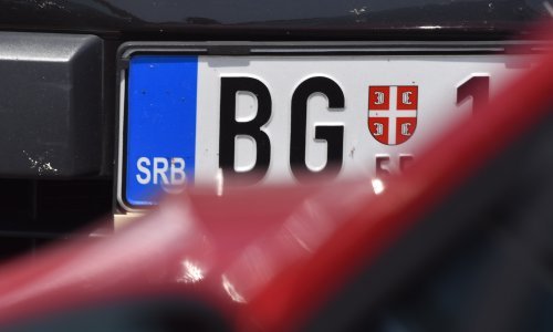 Kosovo više neće pokrivati državne simbole na srpskim registracijskim tablicama