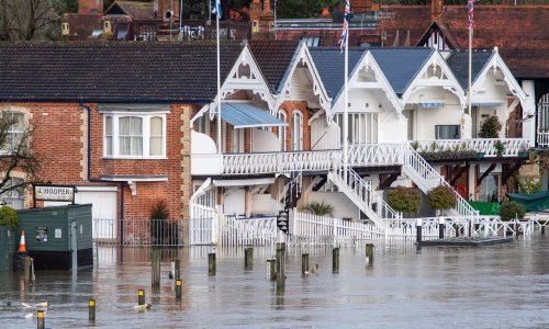 Obilne kiše izlile velike rijeke u Britaniji; poplavljeno više od 1000 kuća