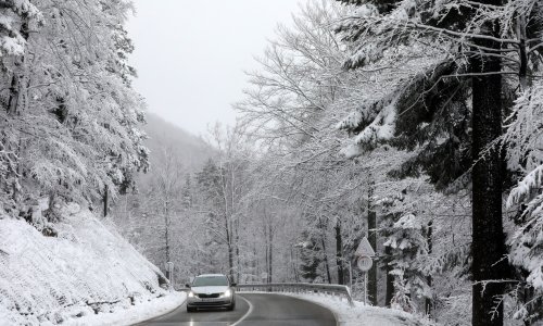 Zahlađenje sa snijegom: Za dio zemlje upaljen crveni meteoalarm, olujna bura ugrožava promet