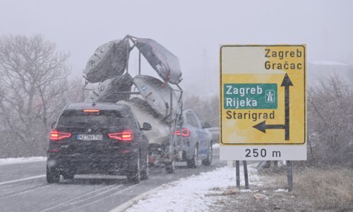 Bura zatvorila dio A1, zimska oprema obavezna u Lici