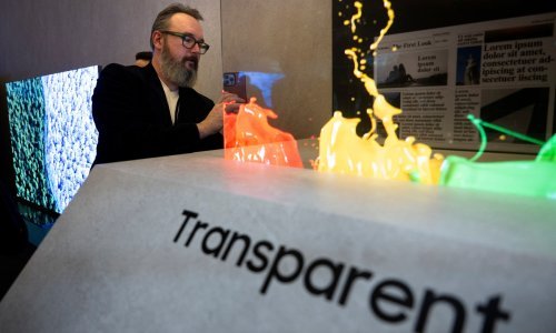 Ovo je prvi prozirni MicroLed ekran na svijetu