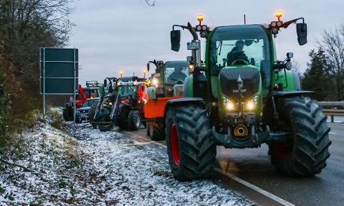 Francuski i poljski poljoprivrednici blokirali ceste