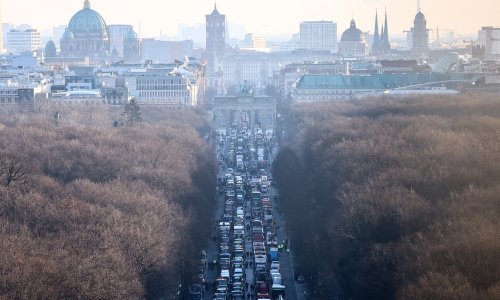 Traktor revolucija i u Berlinu: Poljoprivrednici paralizirali srce Njemačke