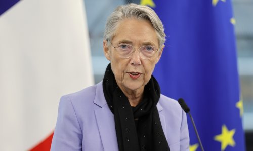 Francuska premijerka podnijela ostavku