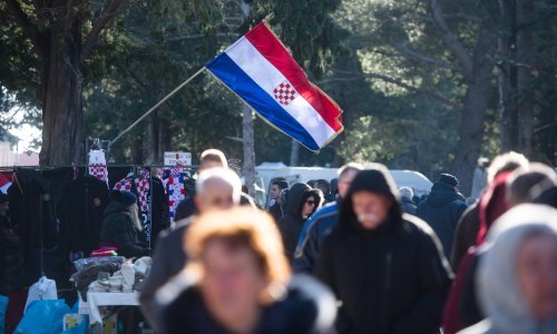 Od ustaških simbola preko čudotvornih preparata do ekipe koja ne spava šest dana: Benkovački sajam je sve!