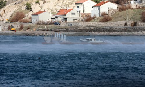 Bura zatvorila dio Jadranske magistrale