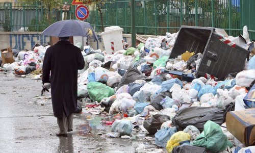 Novorođena beba pronađena u kanti za smeće kod Torina