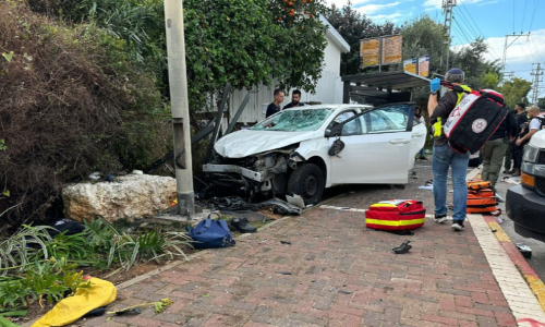 Palestinac kod Tel Aviva napadao ljude nožem, a onda ih pregazio autima, poginula žena