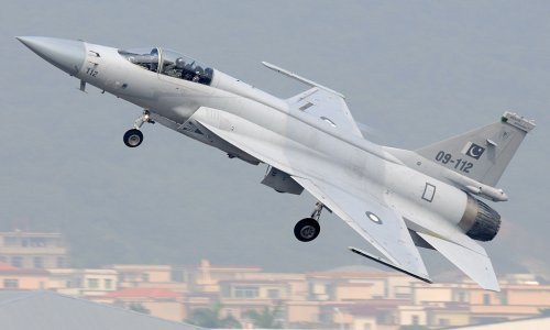 Vojna hunta strojnicama srušila jeftinu kopiju zapadnih borbenih aviona: Pogledajte snimku