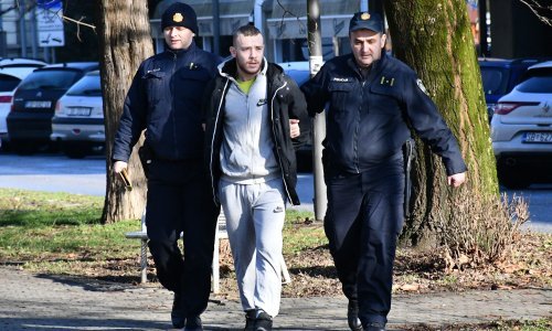 Priveden mladić osumnjičen za premlaćivanje maloljetnika u Slavonskom Brodu