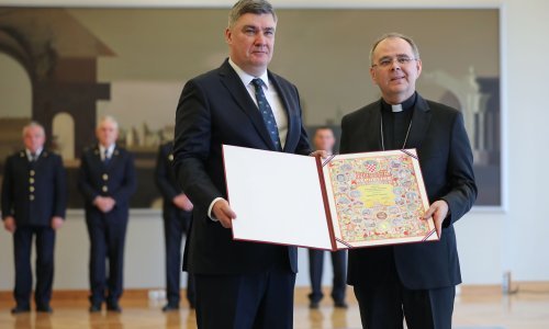 Milanović uručio Povelju RH Hrvatskome Caritasu