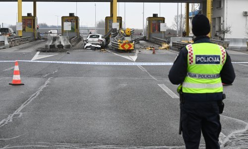 Teška prometna nesreća kod naplatnih kućica Zaprešić, vozač poginuo