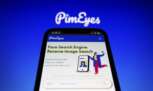 Stranica za pretraživanje pomoću prepoznavanja lica svoje algoritme trenirala na - preminulima