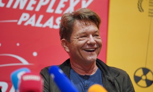 Dragan Bjelogrlić sa suprugom u javnosti; nazivaju je 'srpskom Monicom Bellucci'