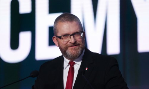 Skinut imunitet poljskom zastupniku koji je ugasio svijeće na menori za Hanuku