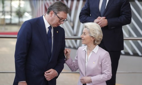 Američki Politico analizirao Vučića: Populistički vladar Srbije uspijeva u onome što mogu rijetki