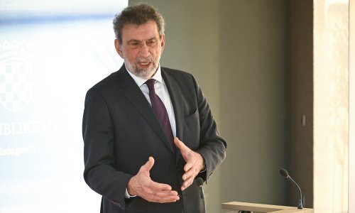 Fuchs: Prosvjed školskih sindikata politički je motiviran