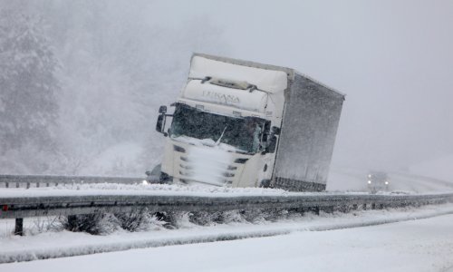 Snijeg stvara probleme: Za sav promet zatvoren dio A1