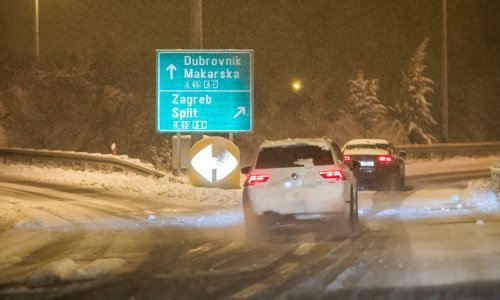 Cijela Hrvatska pod snijegom, pogledajte kako je zabijelila  Dalmatinska zagora