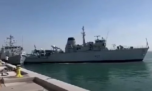 Sudarila se dva britanska ratna broda: Snimljen trenutak sudara