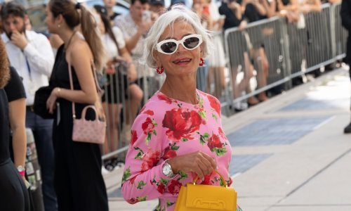 Sjedokosa modna ikona prkosi pravilima na pragu 60-e i uvijek izgleda genijalno