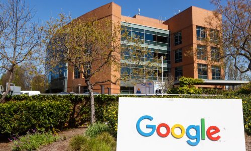 Novim Googleovim sustavom vozači će moći komunicirati bez dodirivanja mobitela