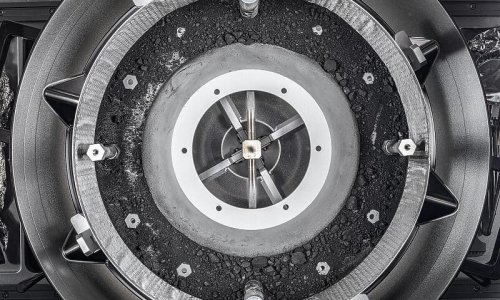 NASA napokon otvorila spremnik: Ovo je prva fotografija uzoraka asteroida Bennu