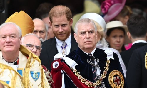 Palača u najvećoj tajnosti zadala posljednji udarac princu Harryju i princu Andrewu