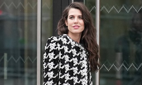 Ona je très chic! Efektan kaput i hit cipele izgledaju sjajno na unuci Grace Kelly