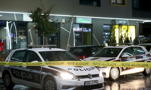 U centru Sarajeva ubijen 19-godišnjak, na njega pucali iz auta u pokretu