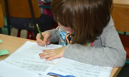 Učenici bolje uče kada pišu rukom nego tipkajući