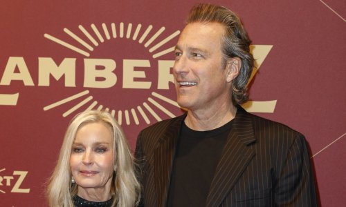 Bo Derek zna da su mala crna haljina i voljeni muškarac dovoljni da usreće ženu