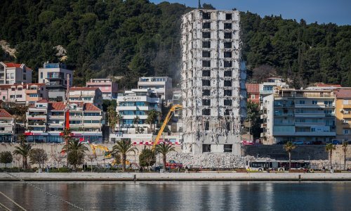 Bageri u akciji, nastavlja se rušenje hotela Marjan