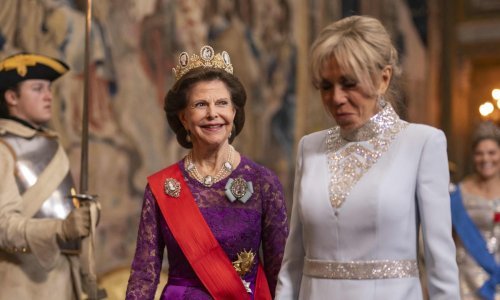 Modni dvoboj: Brigitte Macron u elegantnoj dugoj haljini zasjenila i kraljicu