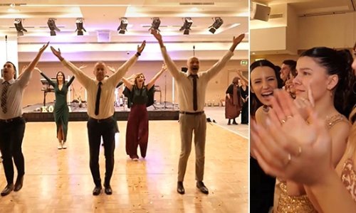 Splitski profesori iznenadili svoje maturante glazbeno-plesnom izvedbom