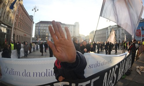 Zbog incidenta nakon molitve privedeni Austrijanac i Francuz: Pružali su aktivan otpor