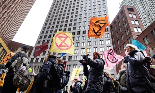 U Den Haagu pritvoreno tisuću klimatskih aktivista