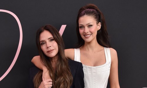 Zagrljene na premijeri: Victoria Beckham podržala snahu i utišala glasine o svađi