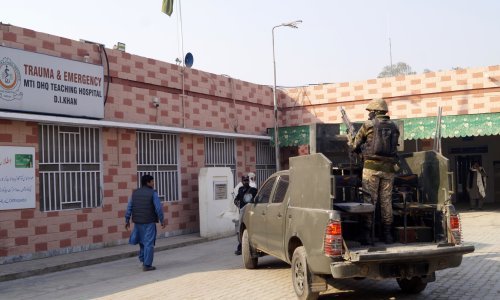 Uoči izbora u Pakistanu militanti napali policijsku postaju, ubijeno deset policajaca