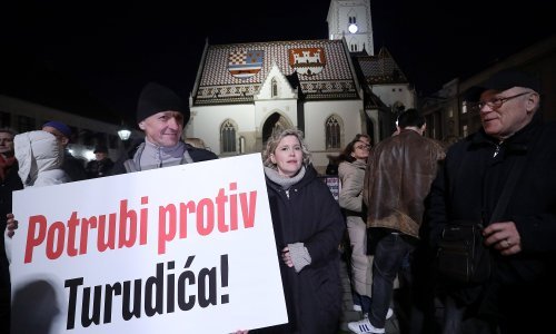 Možemovci cijelu noć na Markovu trgu: Pola četiri. Svježi smo kao rosa