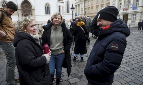 Možemovci dočekali jutro na Markovu trgu, ostaju tamo do glasanja o Turudiću