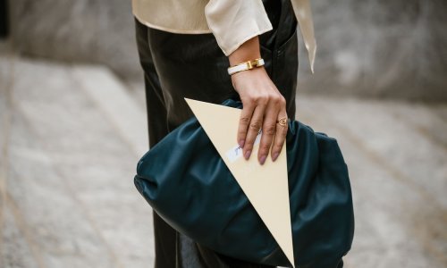 Sofisticirana i kul: Ova boja za nokte proglašena je novom crnom